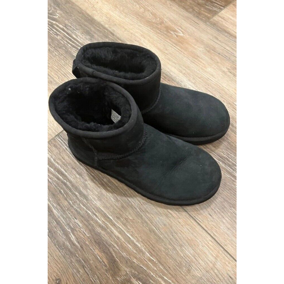 UGG Classic Mini II Women's Boots - Black, US 6 - Picture 2 of 4
